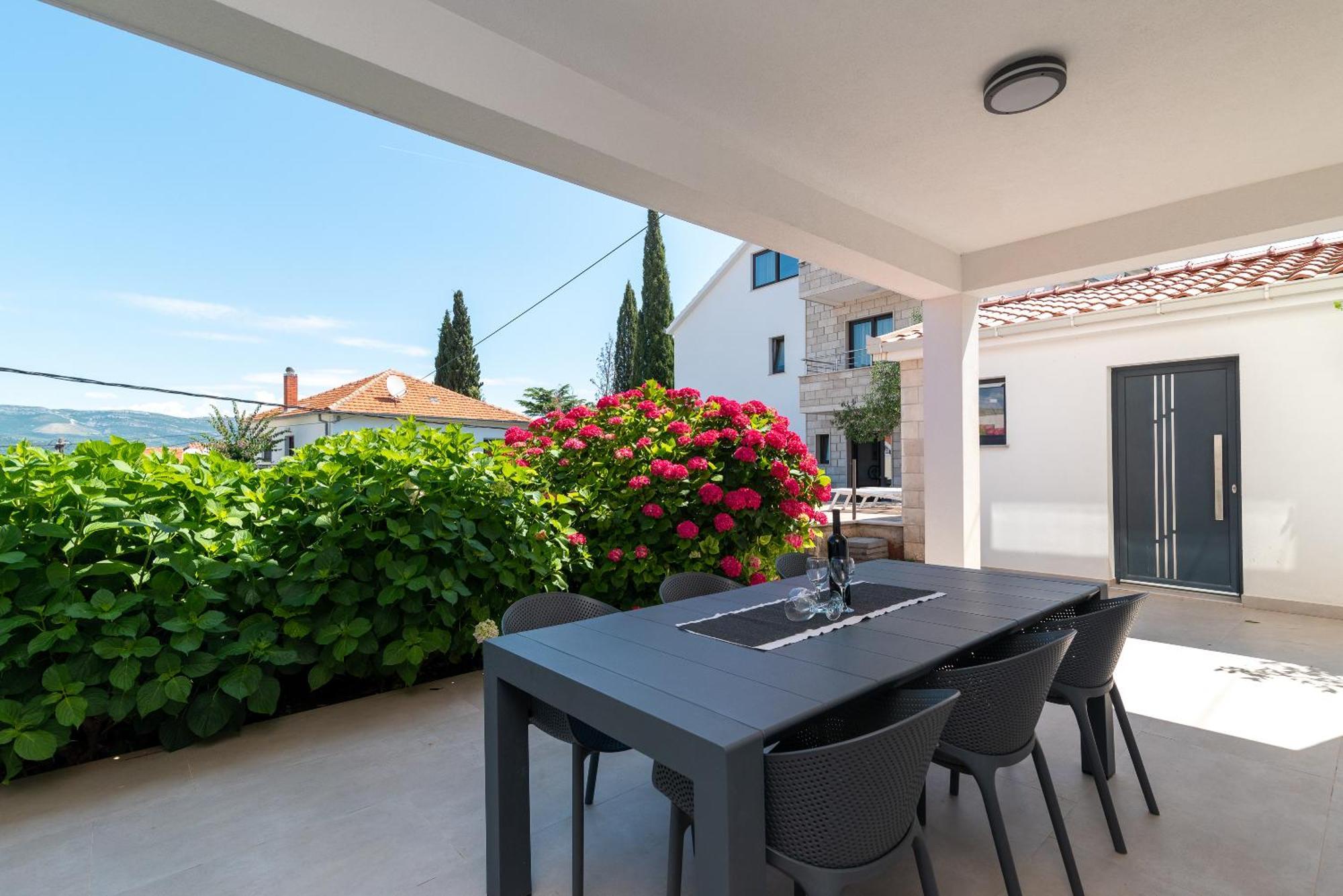 Maca Apartments & Suites Trogir Exterior foto
